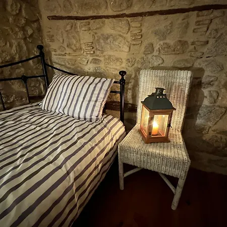 Vakantiehuis Le Bijou Bleu - A Cosy French With Great Wifi ! Saint-Saud-Lacoussière